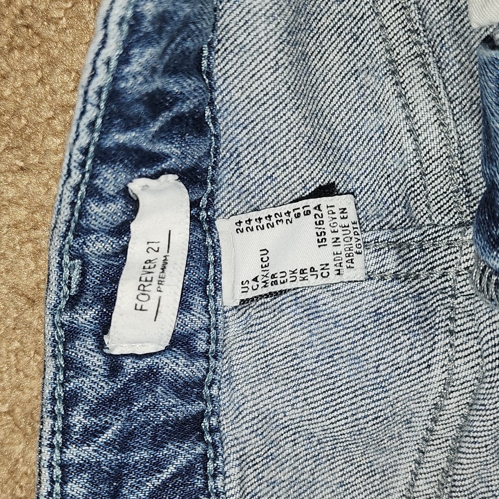 Forever 21 Flower Shorts - Picture 3 of 3